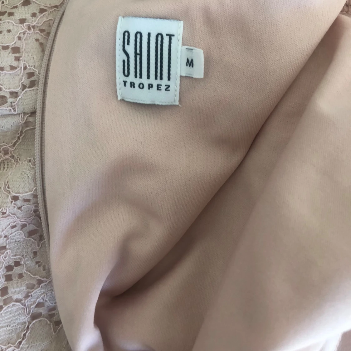 Rosa spetsklänning från Saint Tropez - 3