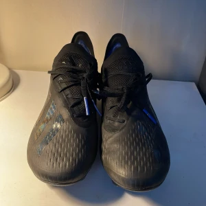 Adidas fotbollsskor  (X 18.1) - Säljer ett par fotbollsskor från adidas i st40. Modeller tillverkas inte och släpptes 2018. Skorna är i väldigt bra skick. Skriv vid frågor.