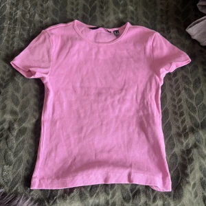Rosa topp  - Jätte fin rosa topp som är använd ett par gånger men fortfarande som gott som ny. Storlek S 