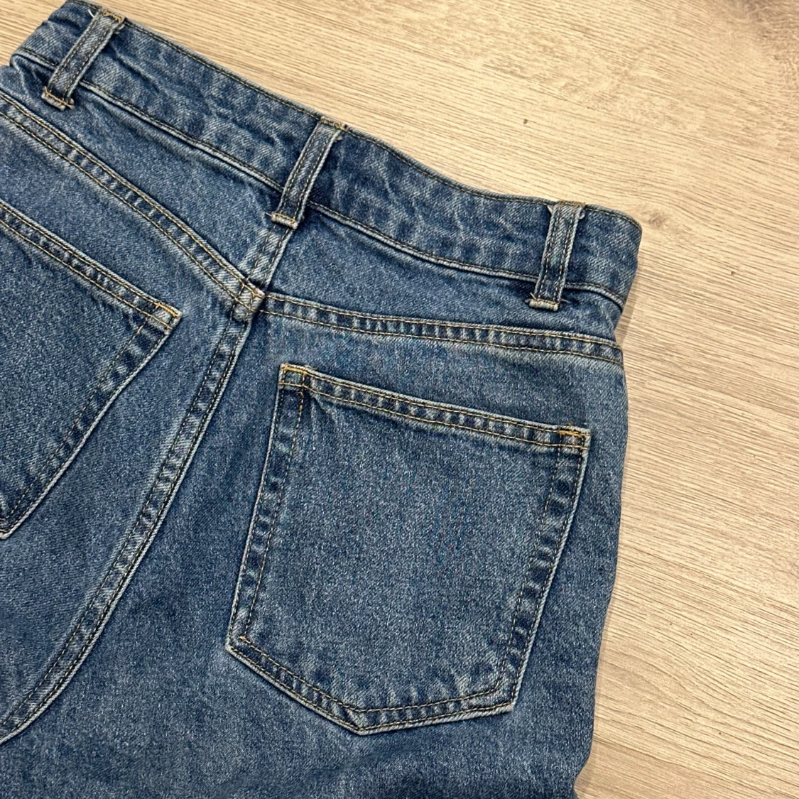 Blå wide jeans med råa kanter från H&M - 2