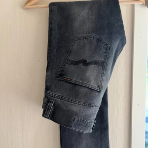 Nudie Jeans - Nudie Jeans, i måtten w30 l32