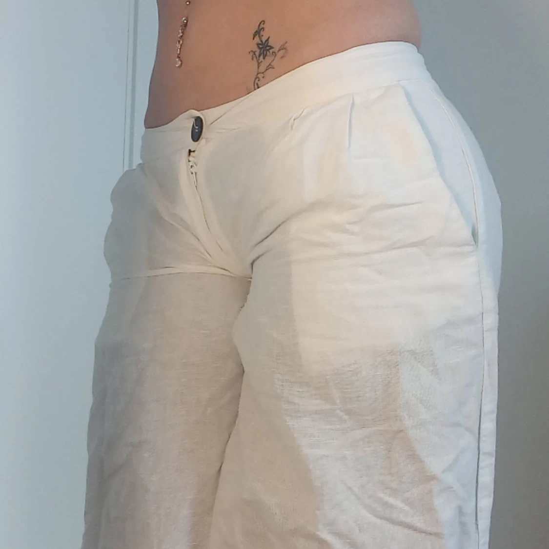 Vita linnebyxor med knapp - 3