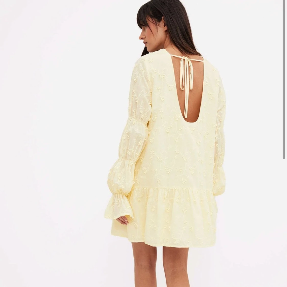 Ljusgul klänning ifrån NAKD - 1