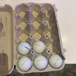 Golfbollar i äggkartong - Fem titlesit pro v1or A klass, pris kan diskuteras