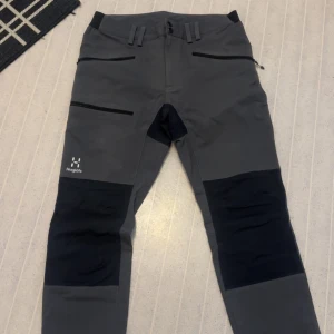 Haglöfs byxor  - Ett par fina haglöfs byxor storlek 48 som är väldigt bra skick 