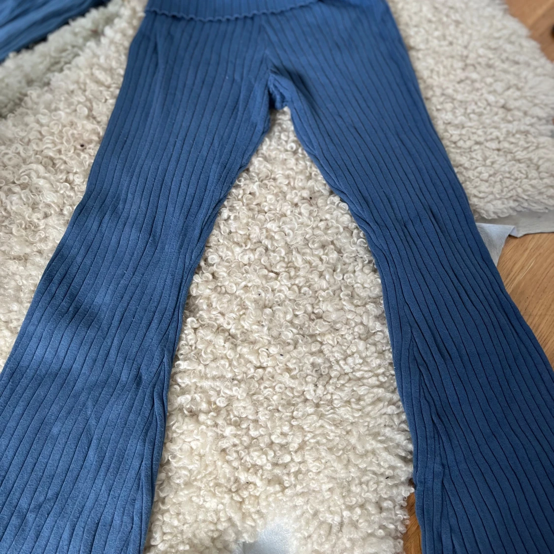 Blå ribbad topp och byxa set - 2