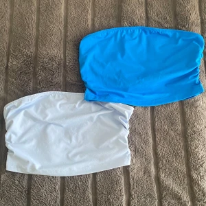 Två toppar i blå & ljusblå - Säljer två enkla nya toppar, en i klarblått och en i ljusblå. Båda är ärmlösa och är ribbade på sidorna. De sitter perfekt och åker inte ner alls. Dessutom är de helt nya, aldrig använt dem. Säljer båda tillsammans för 50kr. Vid frågor är det bara att kontakta💕