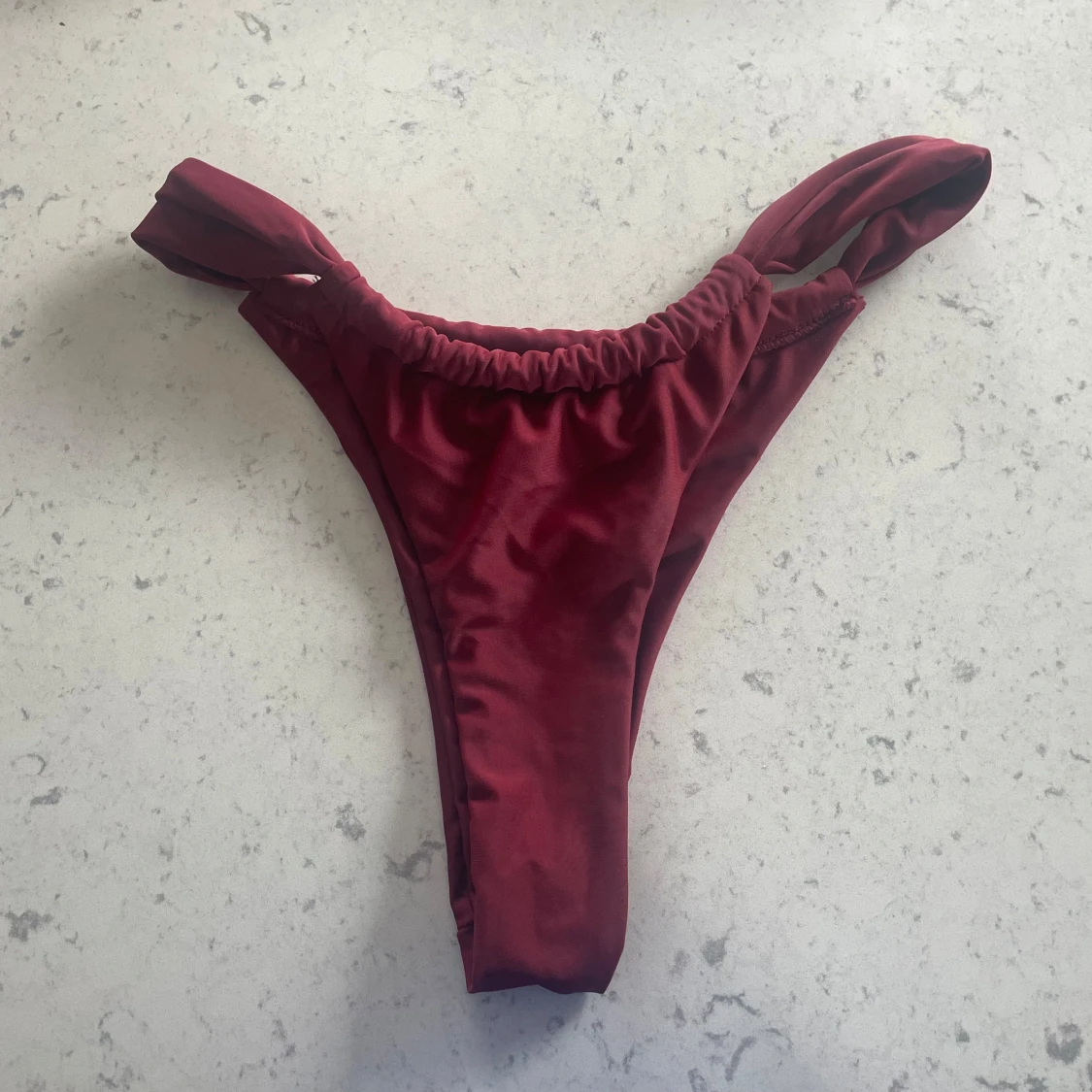 Vinröd bikini med knyt - 2