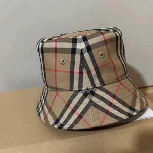 Burberry bucket hat - Storlek S, aldrig använd