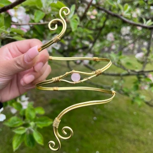 Armcuff  - Går att välja vilken färg på pärlan som du vill ha🤗