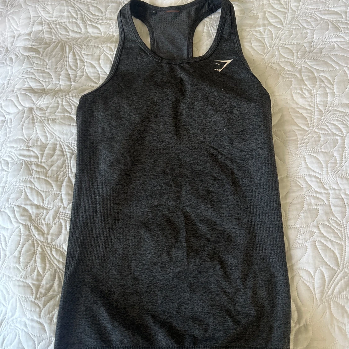 Mörkgrå träningstopp från Gymshark - 1