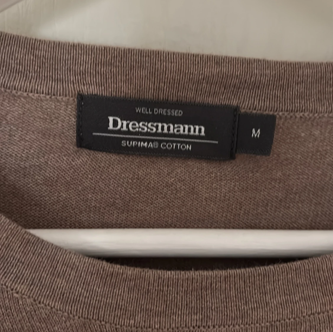 Brun bomullströja från Dressmann - 1