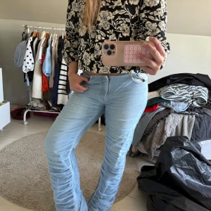 Coola och unika jeans - Så fina!! Lågmidjade och perfekta till sommaren🥰🥰 