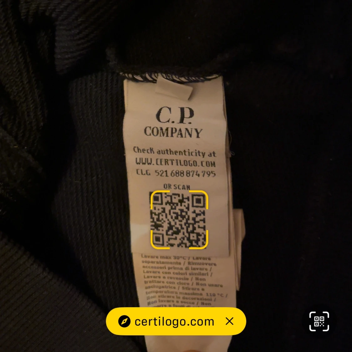 Svart hoodie med glasögon från C.P. Company - 4