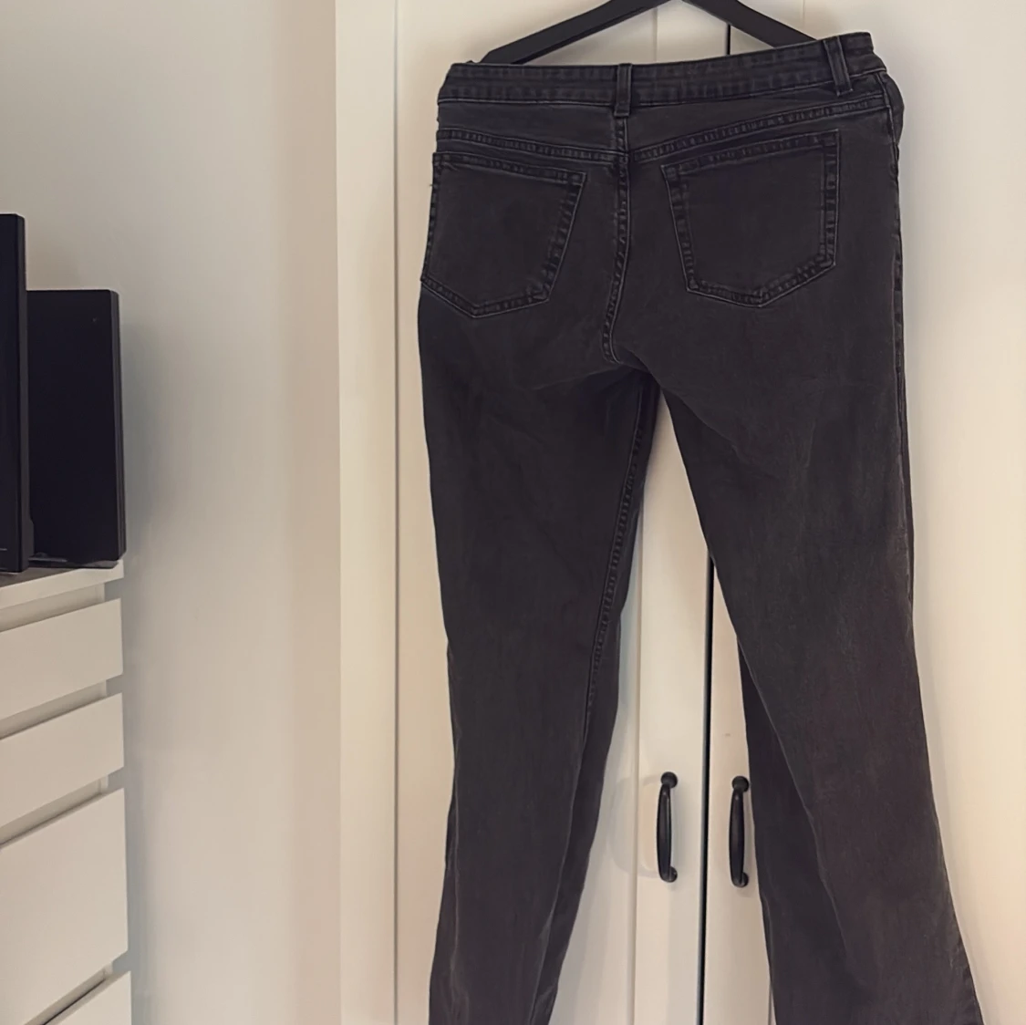 Svarta jeansbyxor från Divided - 1