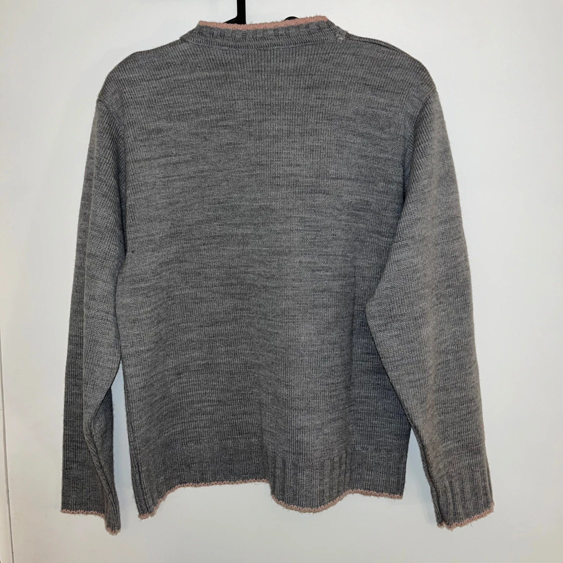 Grå stickad tröja - 2