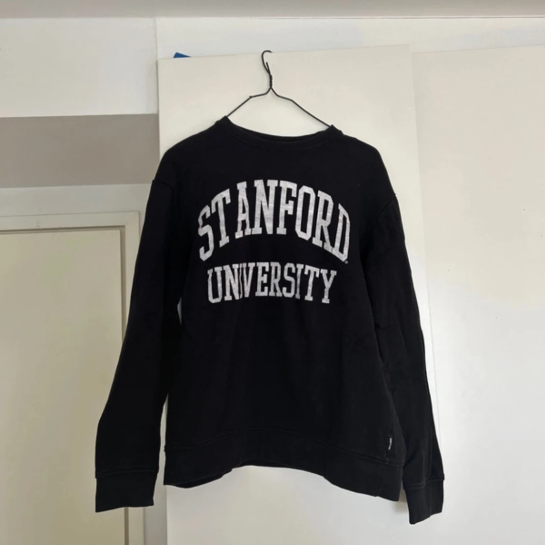 Svart sweatshirt från Stanford University
