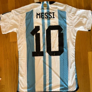 Messi vm final tröja 2022 - Messi final tröja från vm 2022, ny med tags