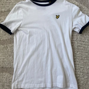 Lyle Scott tröja - För barn. Lyle scott. Helt ny. Bra skick och är bra för sommaren 