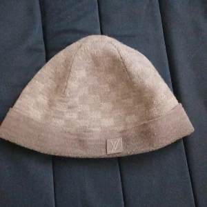 Vit mössa  - Vit mösa perfekt för vilken outfit som helst 