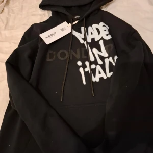 Dondup hoodie - Snygg sällsynt dondup hoodie i svart. Jätte bra skick. Kom med frågor och funderingar!!!