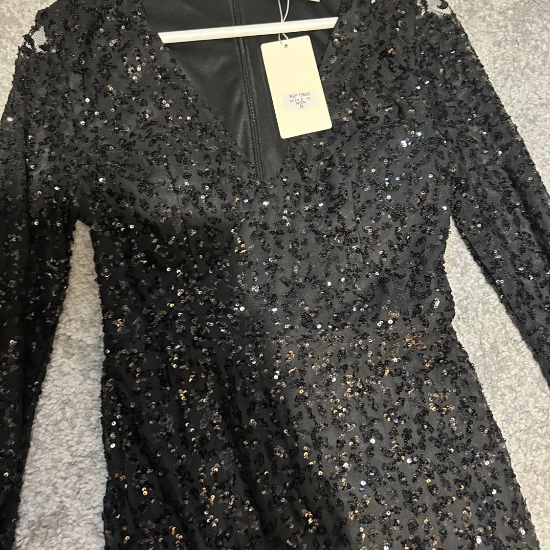 Svart paljettklänning från Vera & Lucy - 3