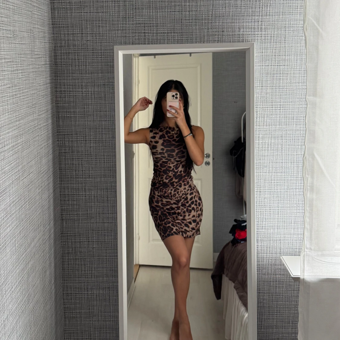 Leopardmönstrad tight kortklänning - 2