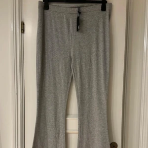 Grå mjukisbyxor från 157 - Säljer ett par grå mjukisbyxor från 157 i storlek XXL. Oanvänd! 