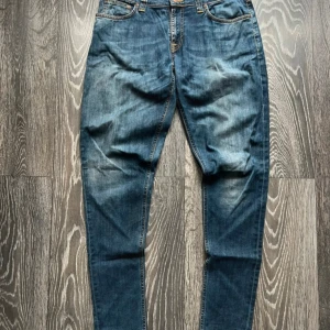 Nudie Jeans - Nudie jeans, använda max 2 gånger då dem var lite för små för mig. Så inprincip helt nya. Köpta av min vän som köpte dem på Nudie i Göteborg så de är äkta. Nypris 1600kr