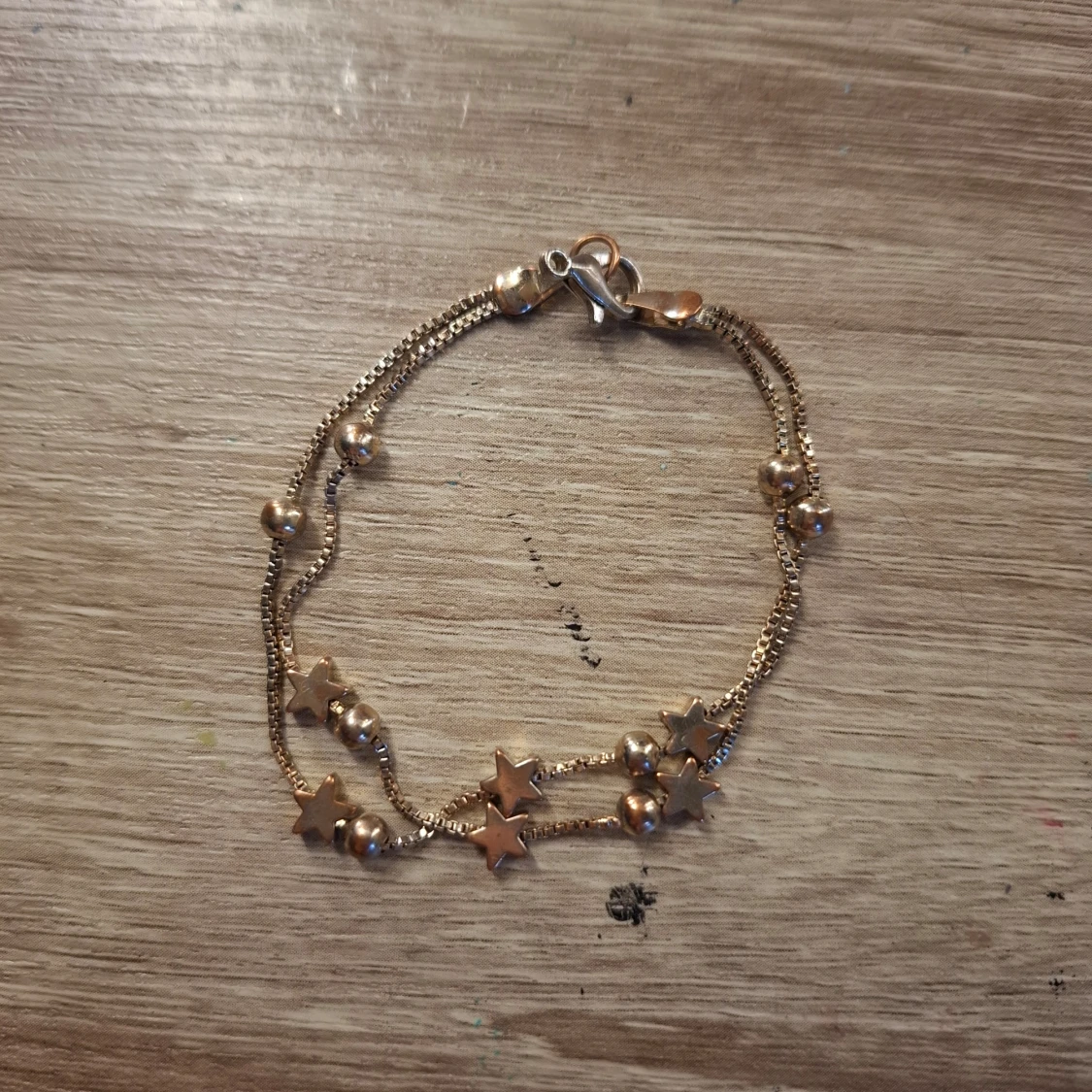 Set med armband i guld och vitt med stjärndetaljer - 2