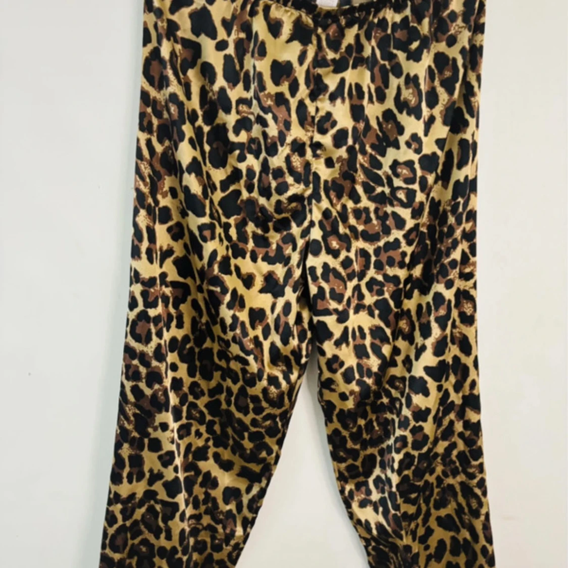 Leopardmönstrad pyjamasskjorta i satin - 3