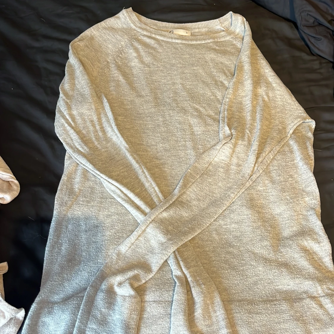 Ljusgrå stickad tröja från Cubus