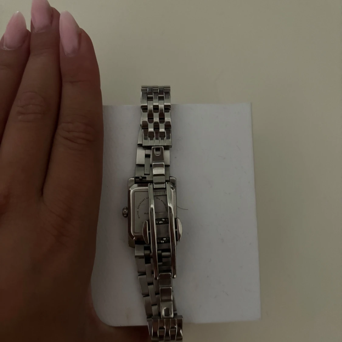 Snygg silverfärgad klocka från Mockberg - 1