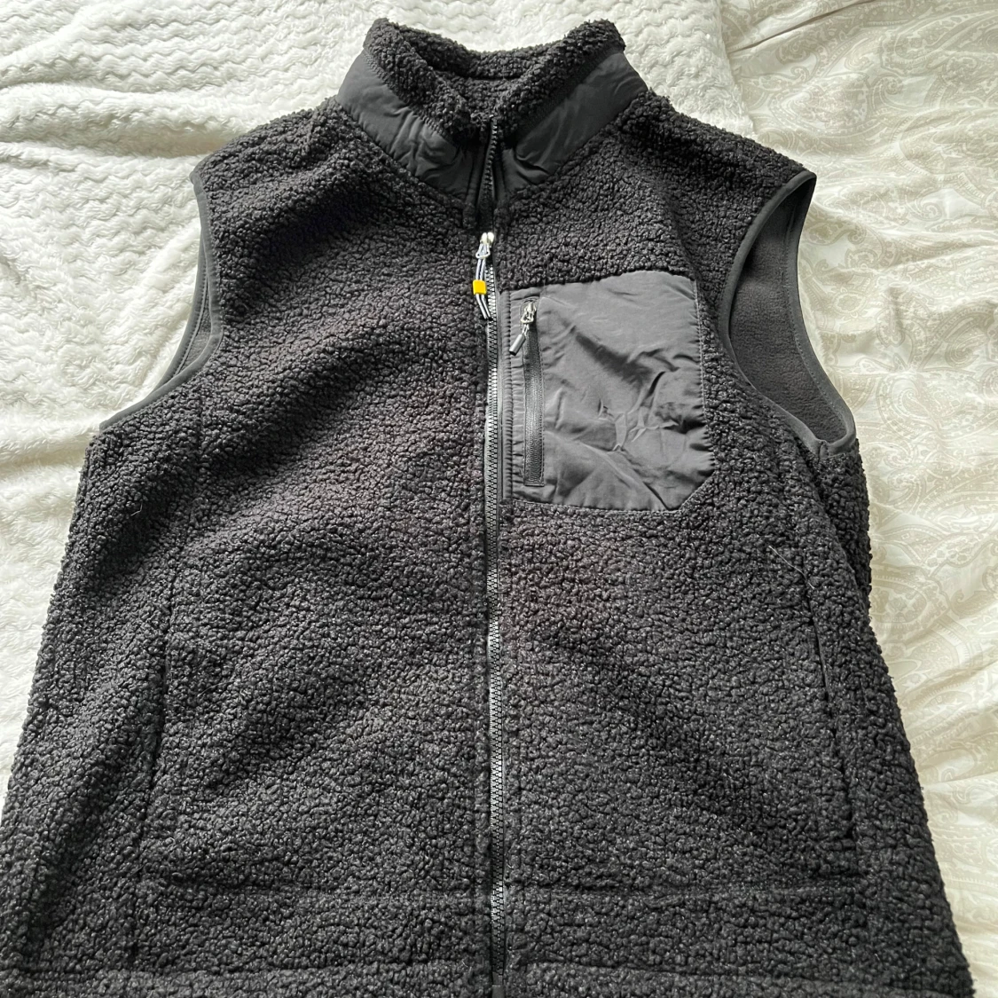 Svart fleeceväst 