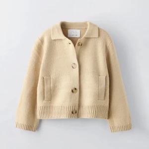 Kofta  - En beige stickad cardigan som inte kommer till användning!💓💓