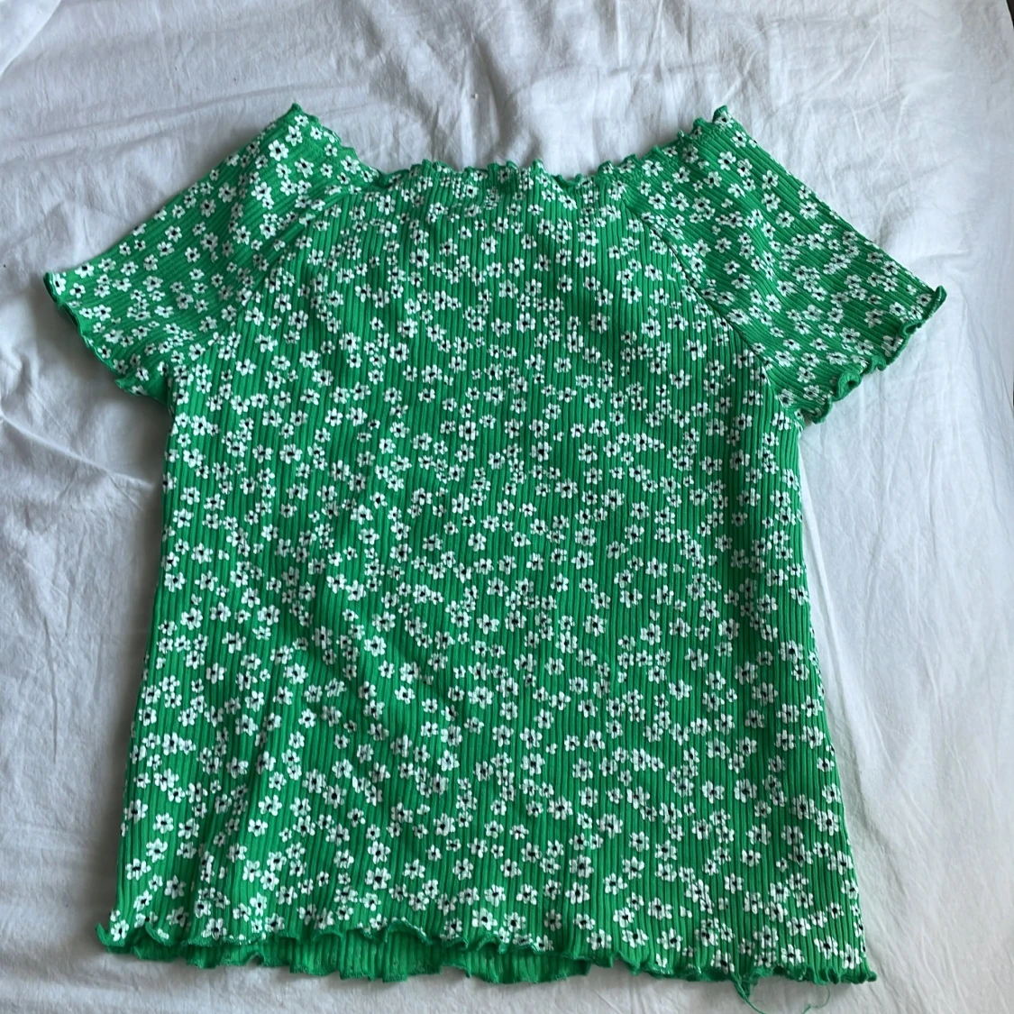 Grön blommig topp från Lindex - 1