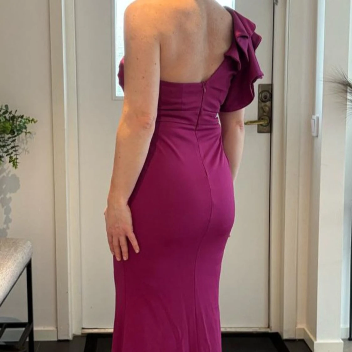 Sericerosa långklänning med twistad överdel - 2