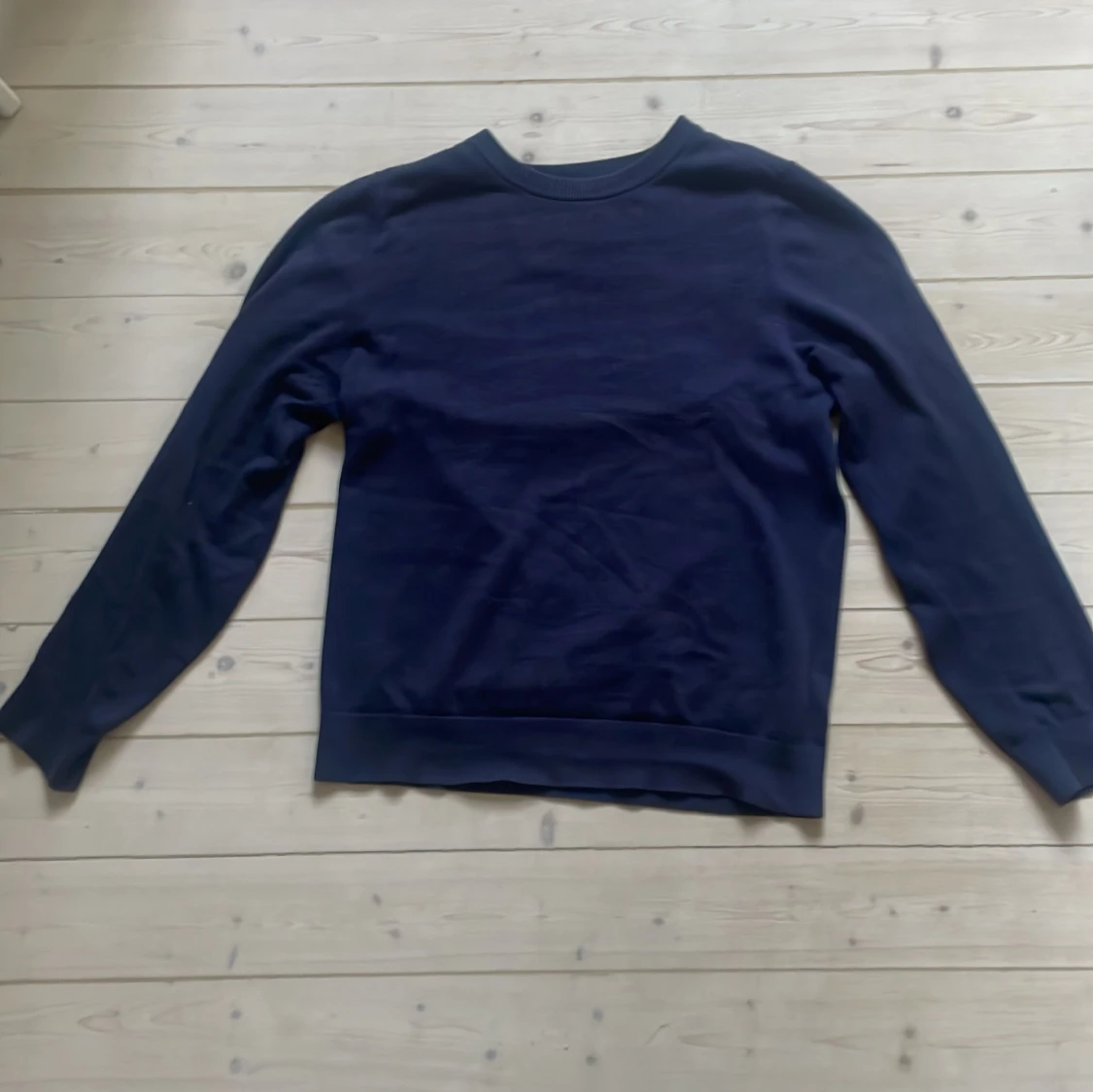 Mörkblå bomullströja