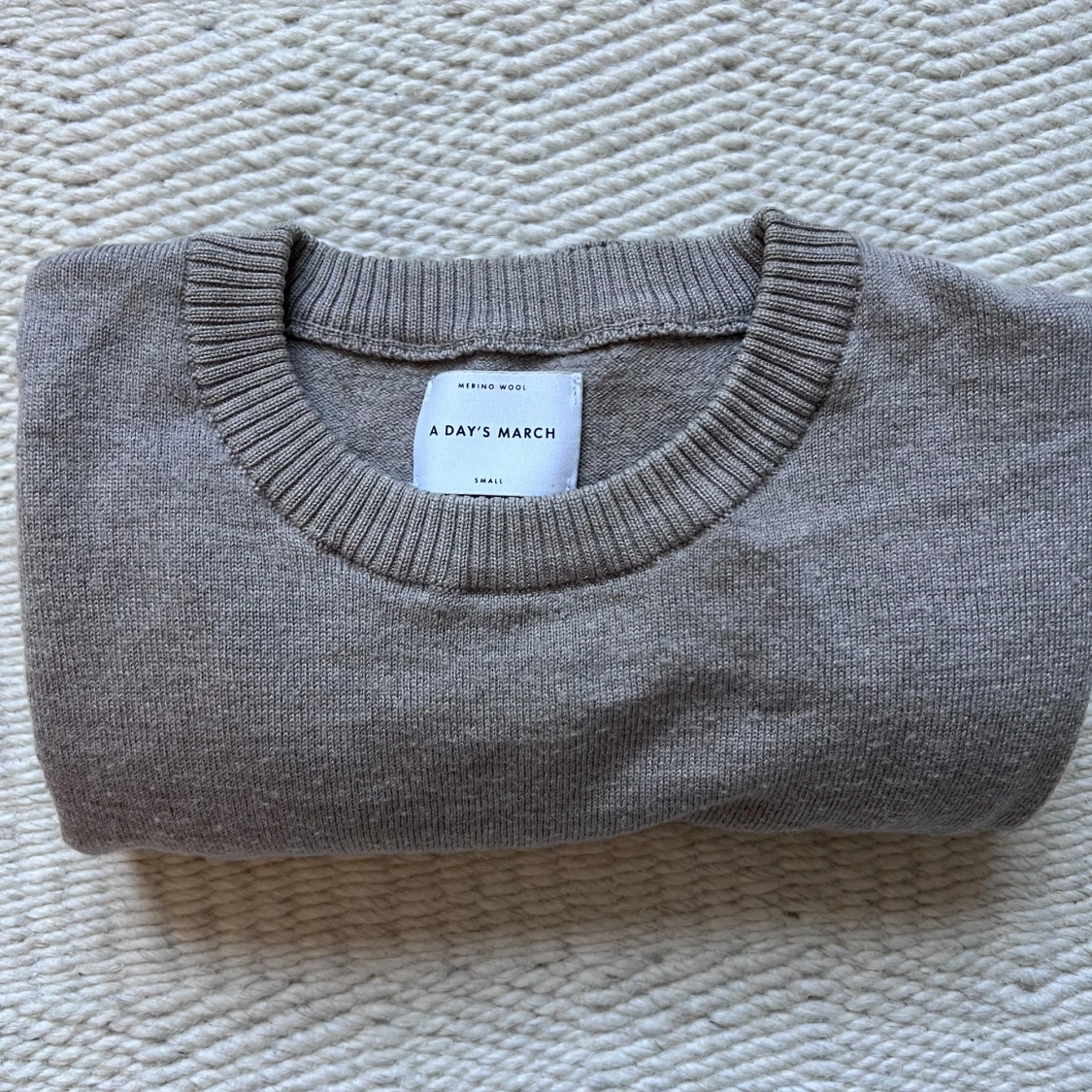 Beige stickad tröja från A Day's March - 2