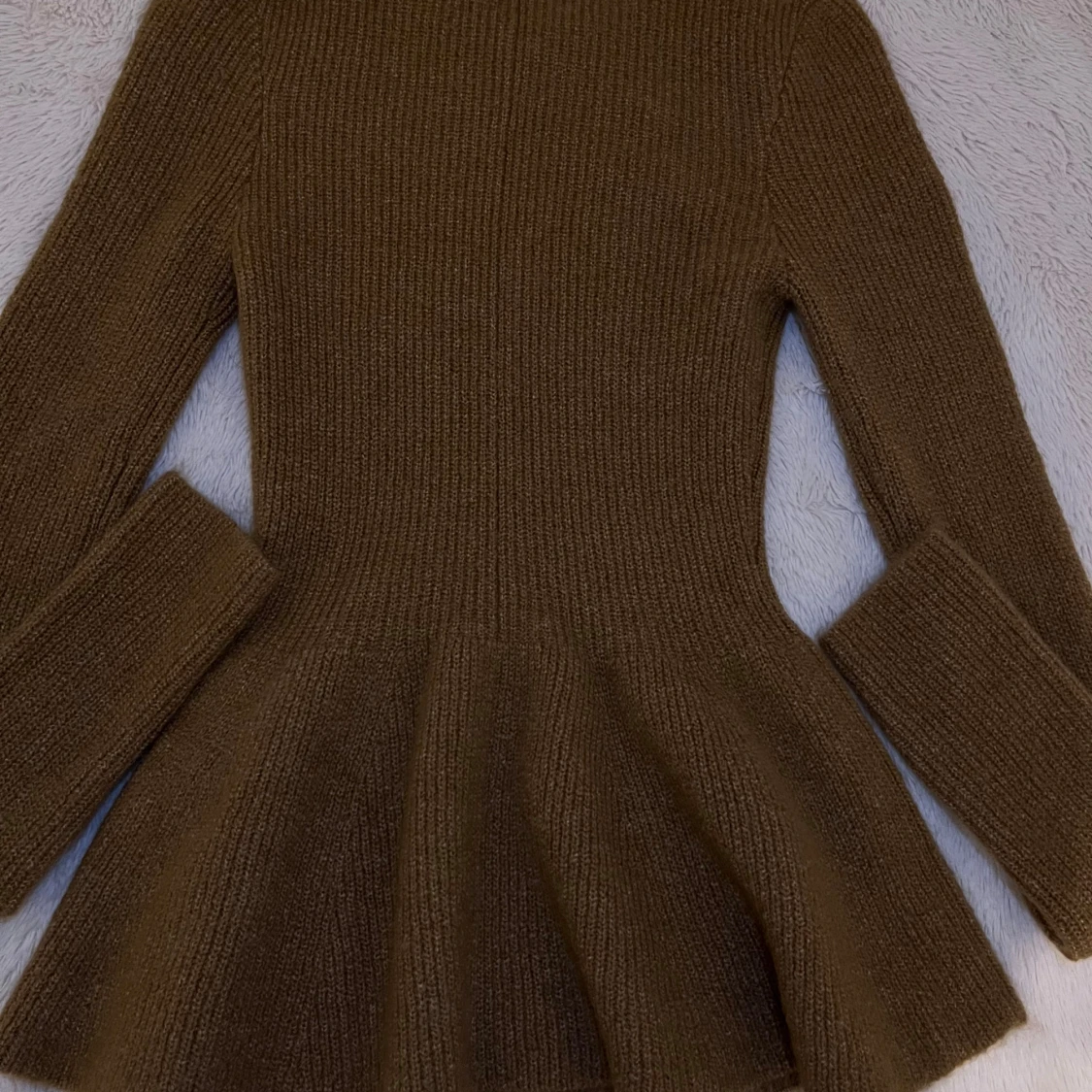 Brun stickad peplumtröja🤎 - 1