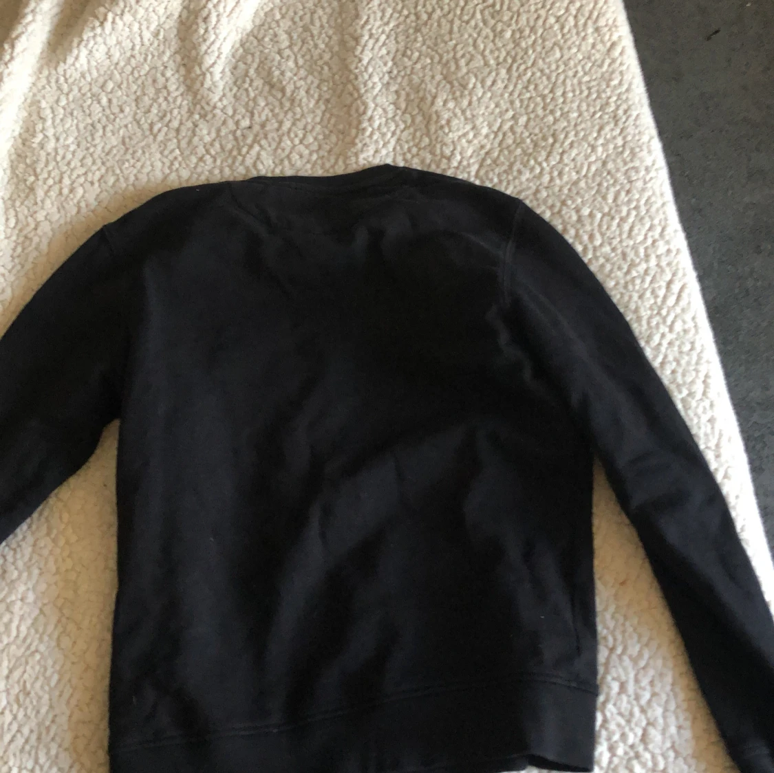 Svart sweatshirt från Lyle & Scott - 1