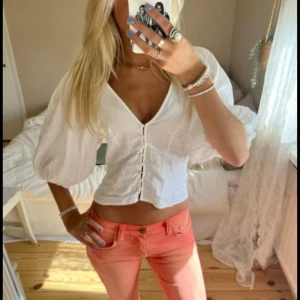 Vit blus - Supersnygg blus, helt oanvänd💕💕