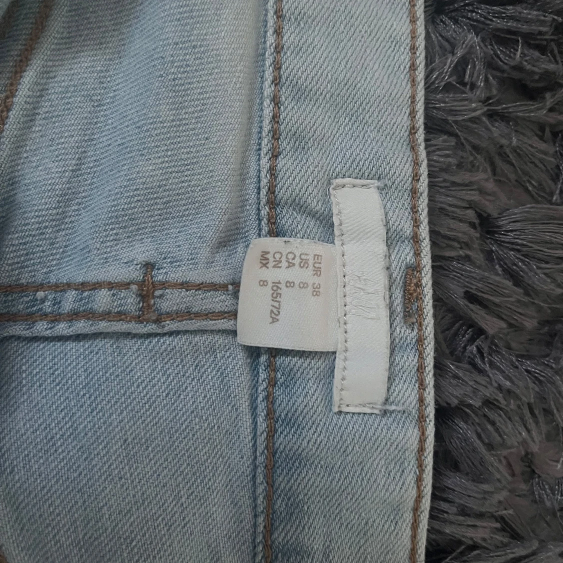 Ljusblå jeansshorts med fransar från H&M - 3