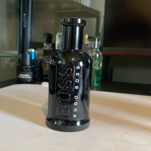 Hugo Boss Bottled parfymflaska - 60ml/100ml nytt skick annars, sparar till moppe och då behöver pengarna.