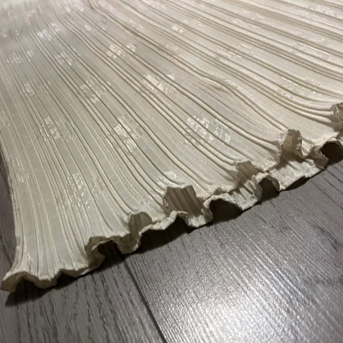 Plisserad beige långkjol knappast använd! - 2