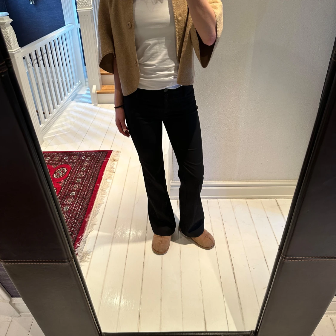 Lågmidjade svarta randiga kostymbyxor - 1