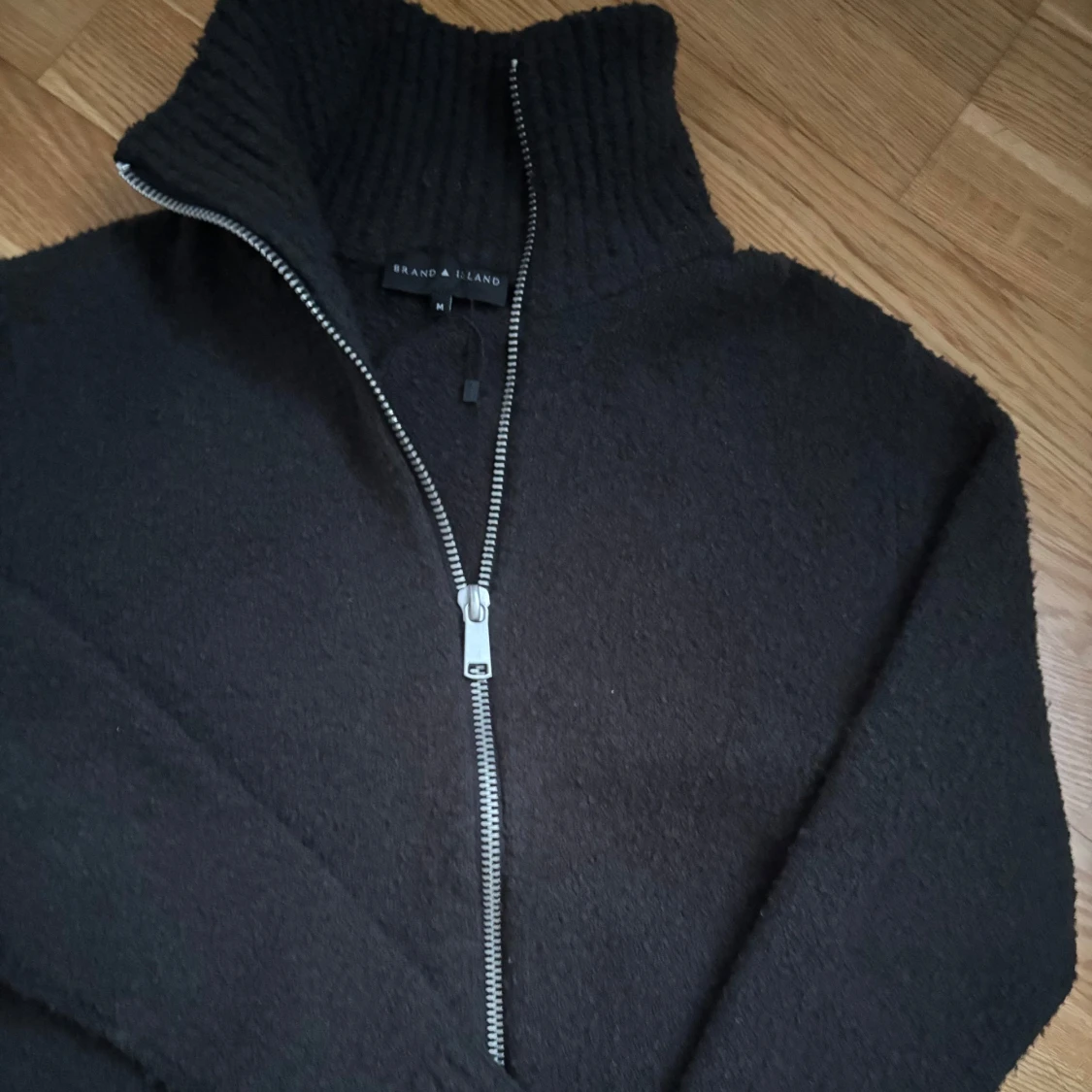 Svart stickad kofta från Brand & Licens - 1