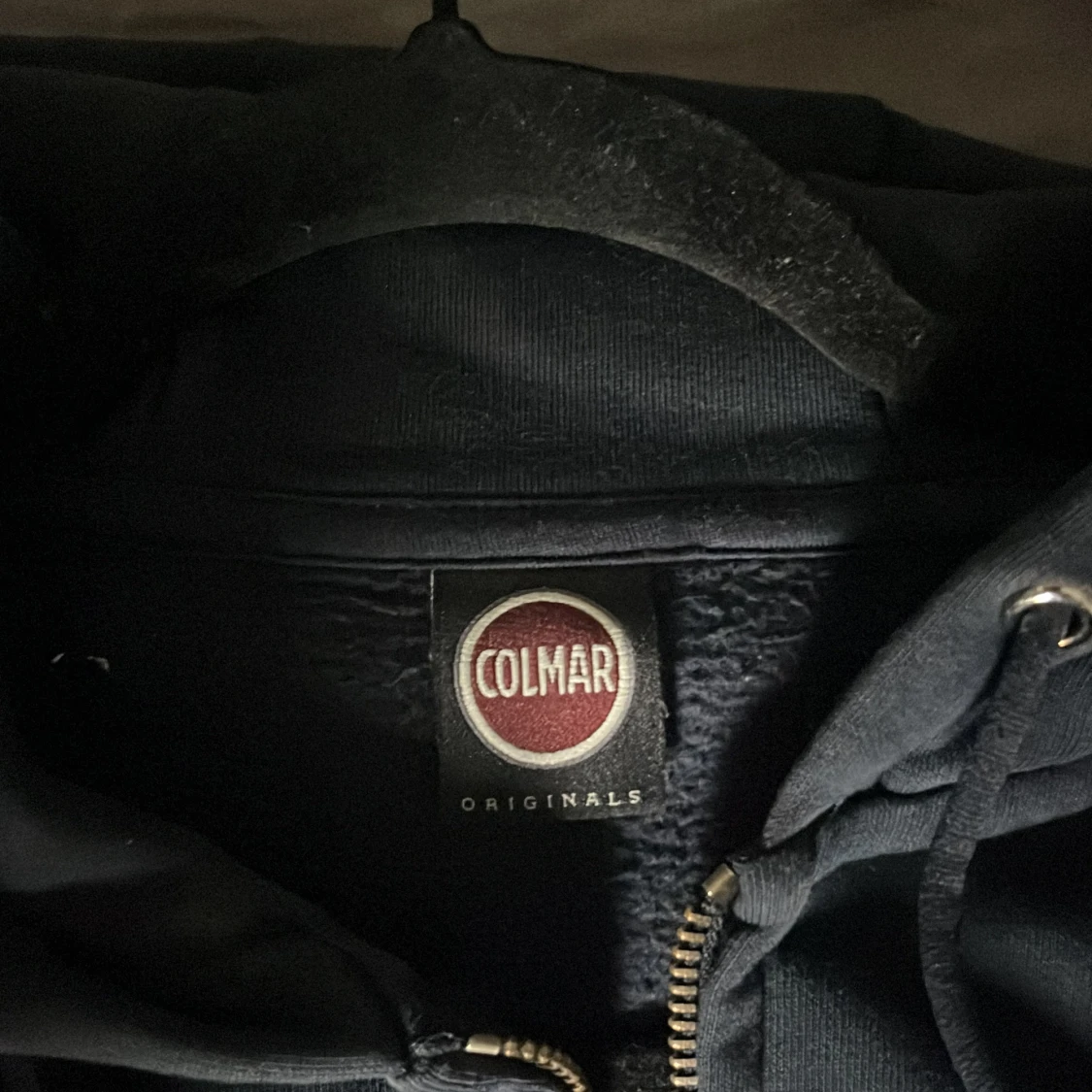 Mörkblå hoodie från Colmar - 1