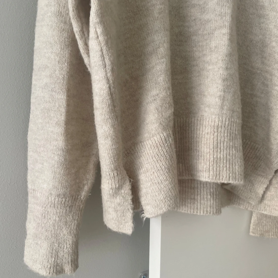 Beige stickad tröja  - 4