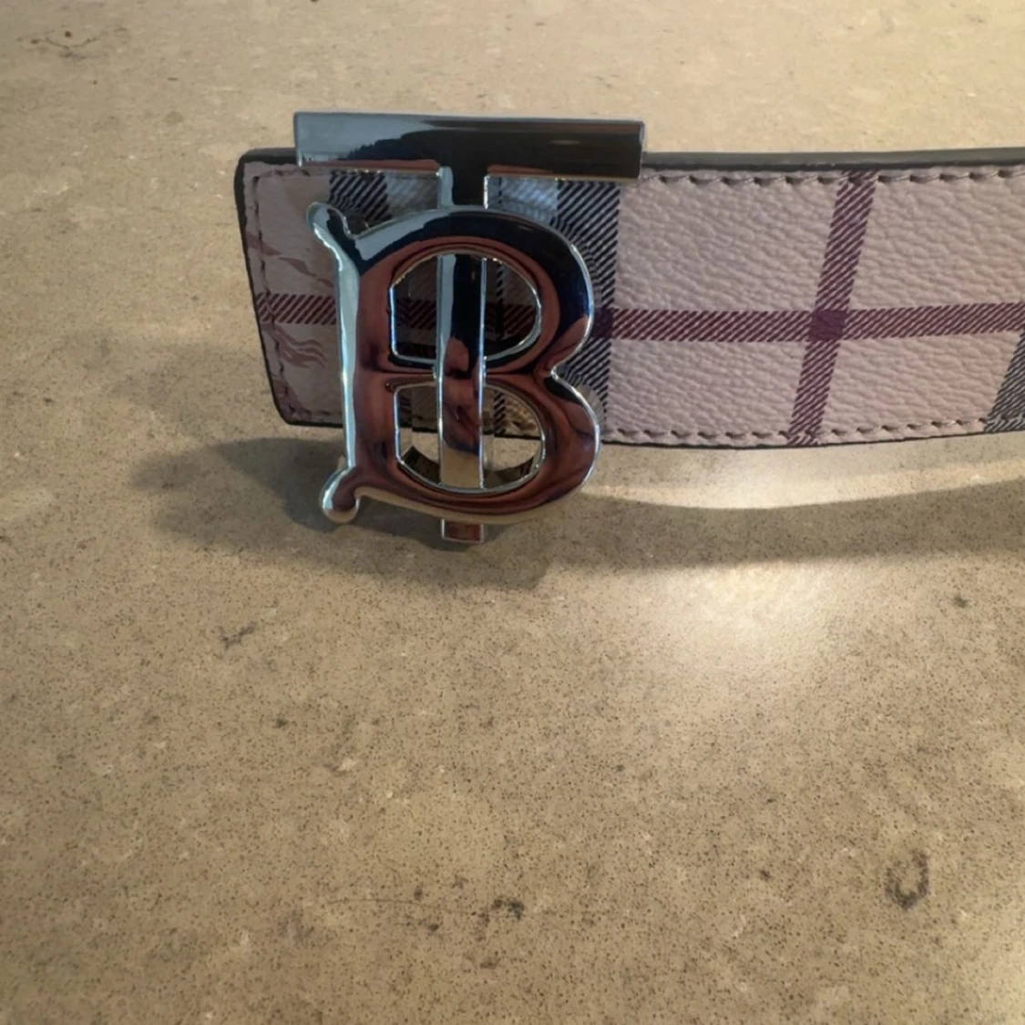  Bur$erry bälte  - 1